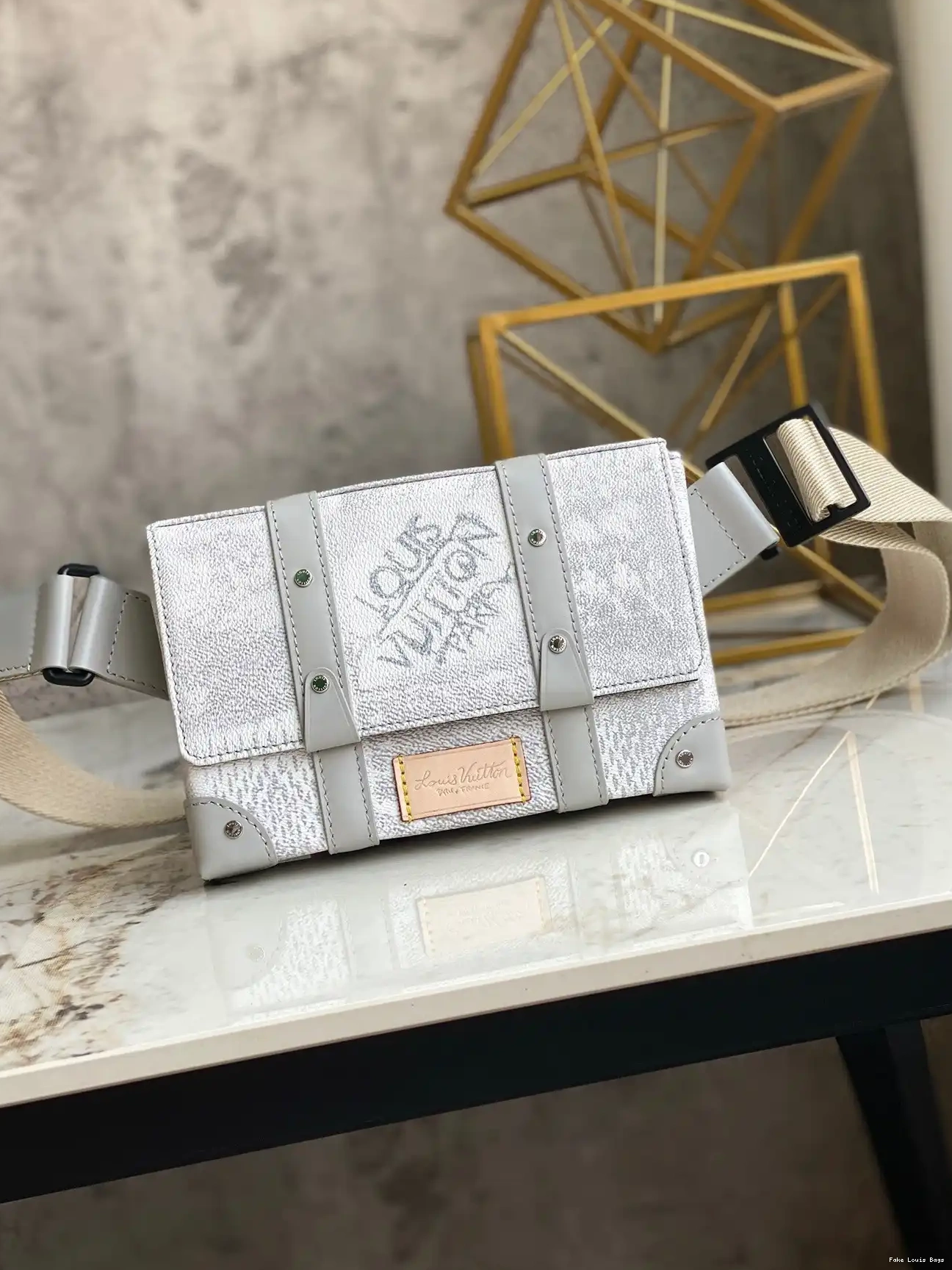 VUITTON LOUIS SLINGBAG TRUNK 0602